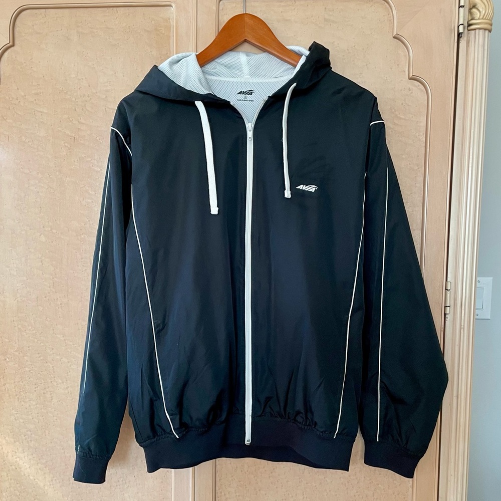 Avia Lightweight, Relaxed Fit, Water Repellant Windbreaker Hoodie, Men’s Small.